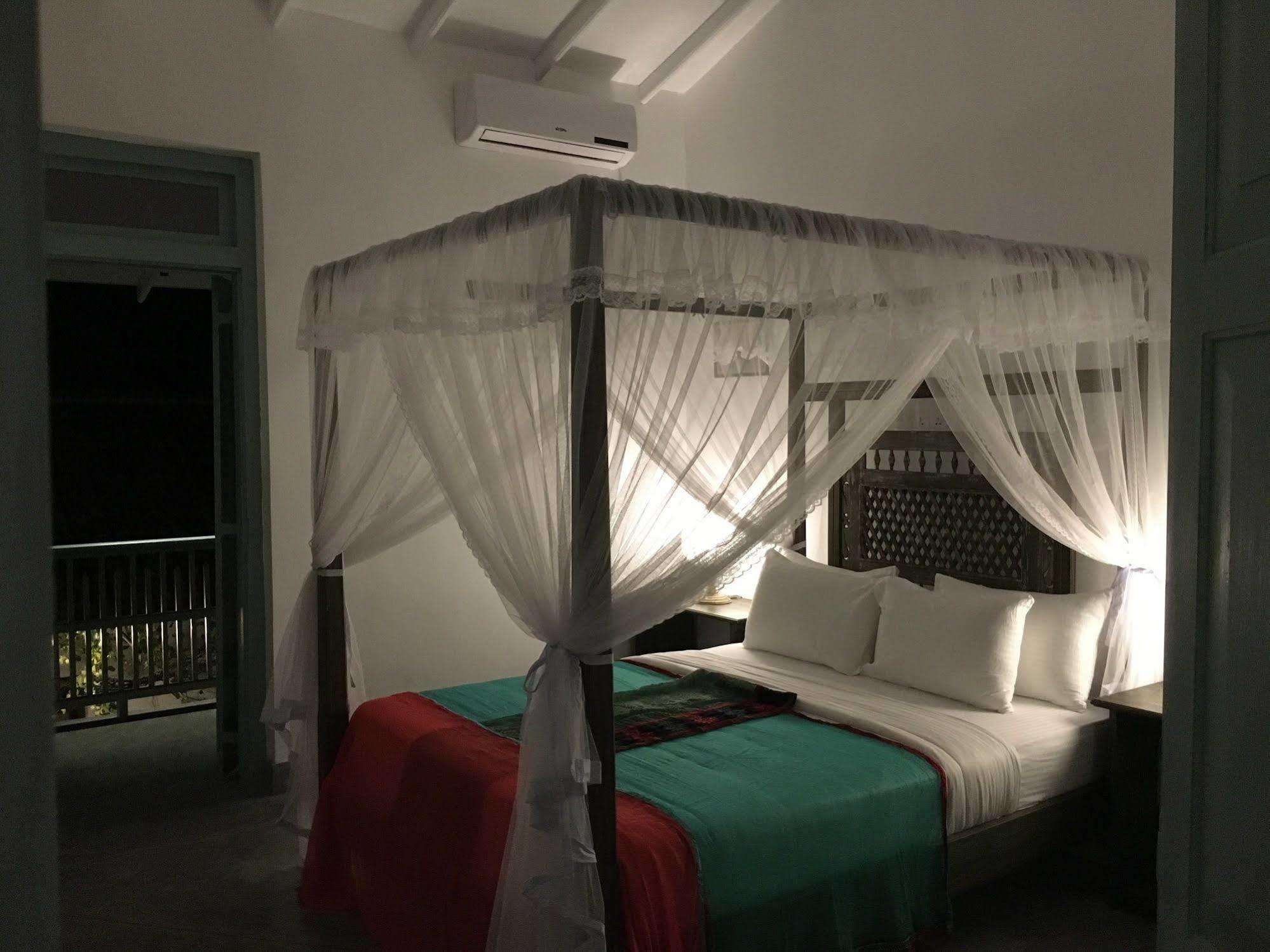 Khalid'S Guest House Galle Esterno foto
