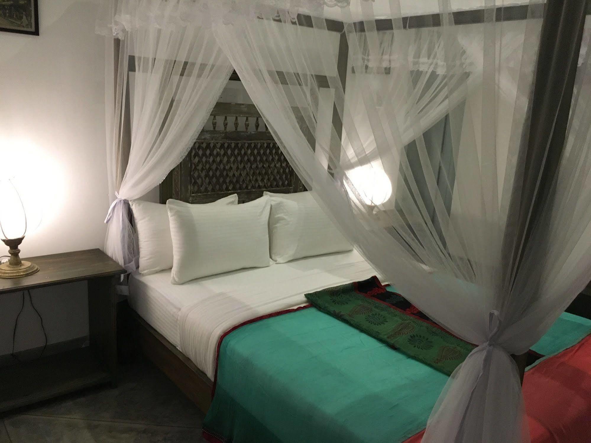 Khalid'S Guest House Galle Esterno foto